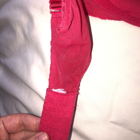 Red Lace VS Bra - Picture 6 of 6